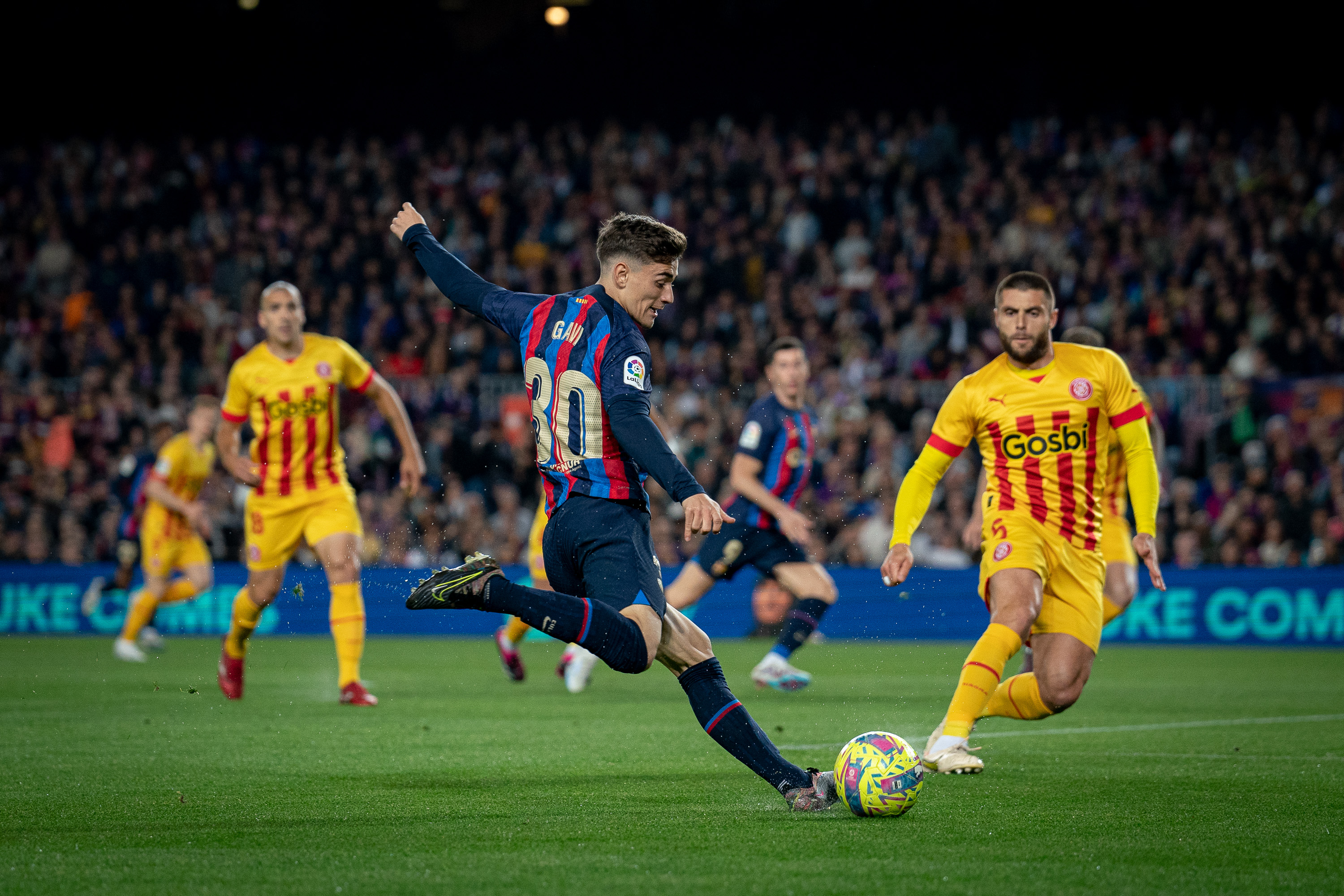 Барселона ближайшие матчи. Гави футбол Барселона. Барселона Жирона 4 2. Barcelona vs Girona. Гави Барселона футбол 23 24.