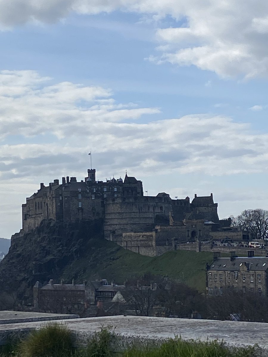 joannaseymour6's tweet photo. Enjoyed family time in Edinburgh, lots to see and do #gettingoutandabout #feelinglucky #familytime https://t.co/2bwsLezmX5