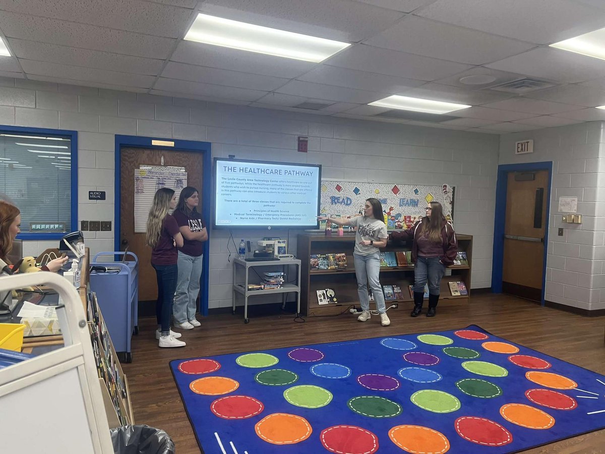 LeslieCoATC's tweet photo. Thank you Mountain View Elementary Stinnett Elementary School W.B. Muncy Elementary and Hayes Lewis School for allowing us to come and talk about the career pathways available at the Leslie County ATC. We had a great time!!📷 https://t.co/dONCR4oNz7
