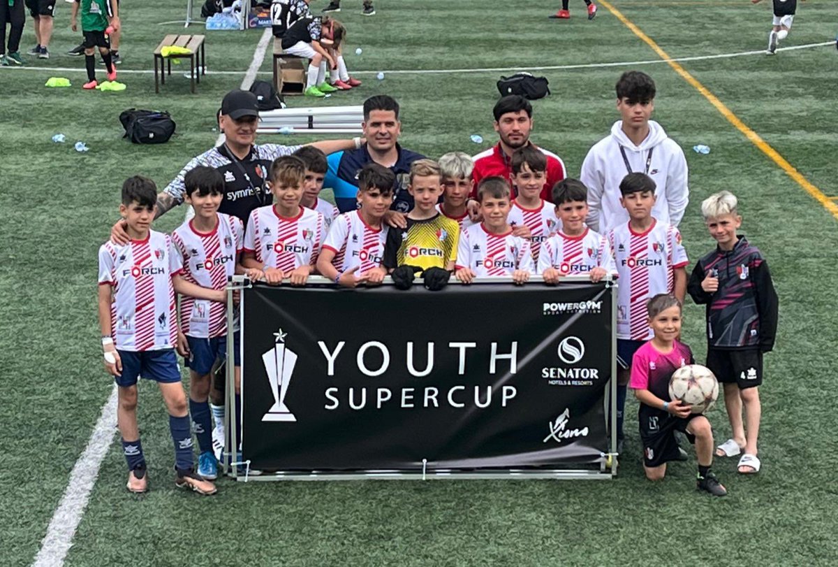 ArenasOficial's tweet photo. Nuestro Alevin B’, en su gran paso por la ‘Youth Supercup’ en Algarve, Portugal. ¡Gran torneo de los nuestros que cayeron en semifinales y fueron el equipo menos goleado del torneo! ¡Enhorabuena, equipo!
#SomosArenas ❤️🤍💙 https://t.co/R6KT7VtEiU