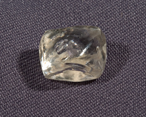 USGS's tweet photo. Diamond is the gemstone for the month of April! 
"... diamond is the strongest and hardest known material and has the highest thermal conductivity of any material at room temperature."
Industrial Stats &amp; Info: https://t.co/NMNe3dsu6q
(📸 credit: Smithsonian.)

#MineralMonday https://t.co/CblxPQjW8J