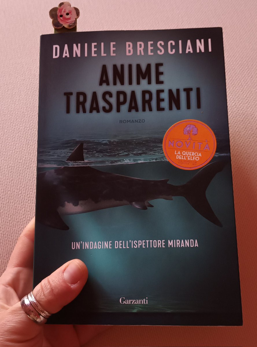 Ho appena finito di leggere "Anime trasparenti" di Daniele Bresciani e... che dire... stupendo! 😍
Se per "Testimone la notte" ero partita diffidente e poi mi ero piacevolmente ricreduta, qui le aspettative erano molto alte eppure sono state abbondantemente superate. >