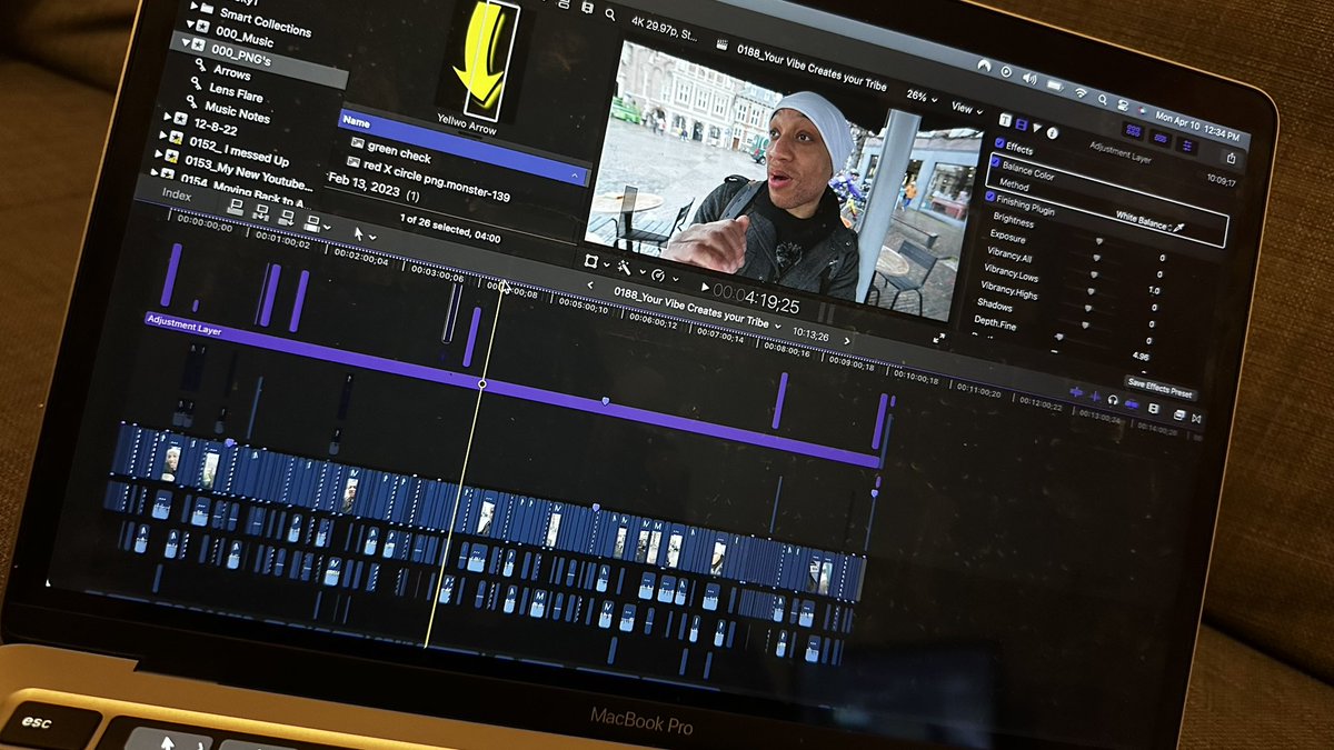SkyGovan's tweet photo. Now that’s what I call a juicy timeline and sexy pause face! https://t.co/CPll78tjmF