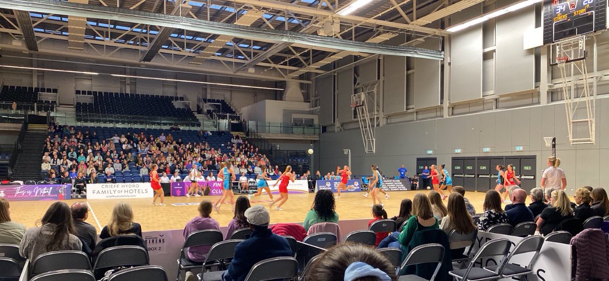 Monday night lights @EmiratesArena tonight! Getting some tips from the Sirens for @QHSPE’s Netball Camp this week! 👏🏼💙🏐 #Sirenstribe @SirensNetball