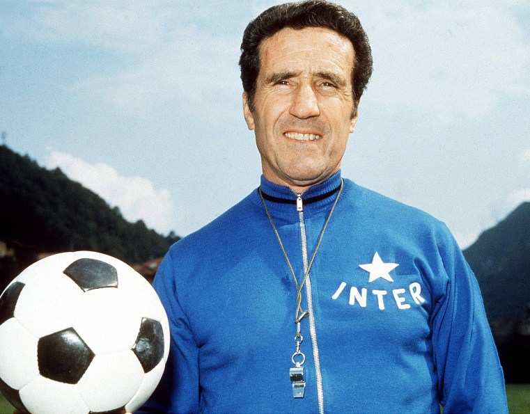 inter_threadsFR's tweet image. A l'occasion de son anniversaire, voici un thread sur Helenio Herrera. 

Le plus GRAND entraîneur de l'histoire de l'Inter et révolutionnaire de la fonction d'entraîneur :