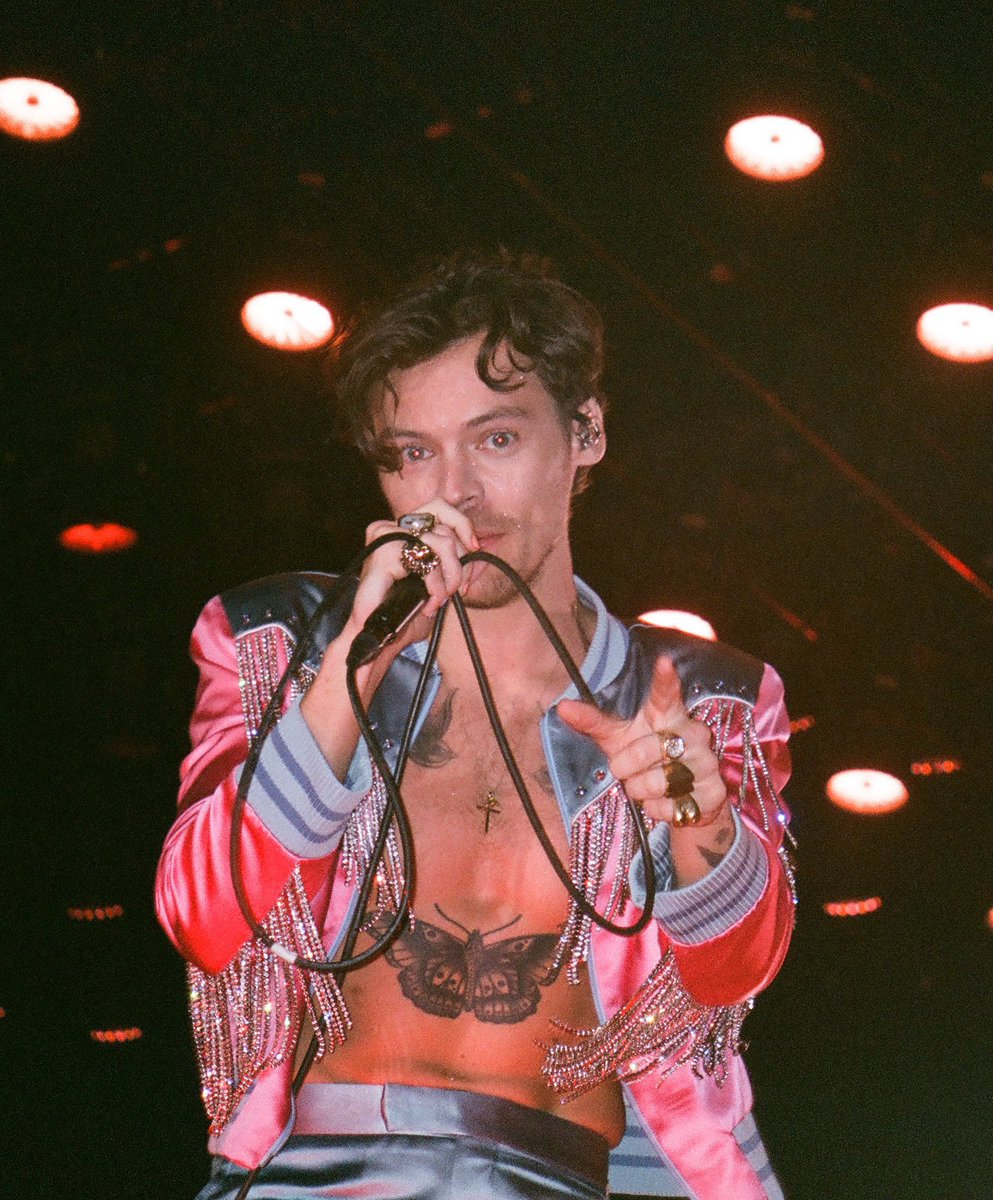 HLDTour's tweet image. Harry Styles, live from Kia Forum.
#LoveOnTourLA #Residency15
1.29.23

📸: @satellitestmps