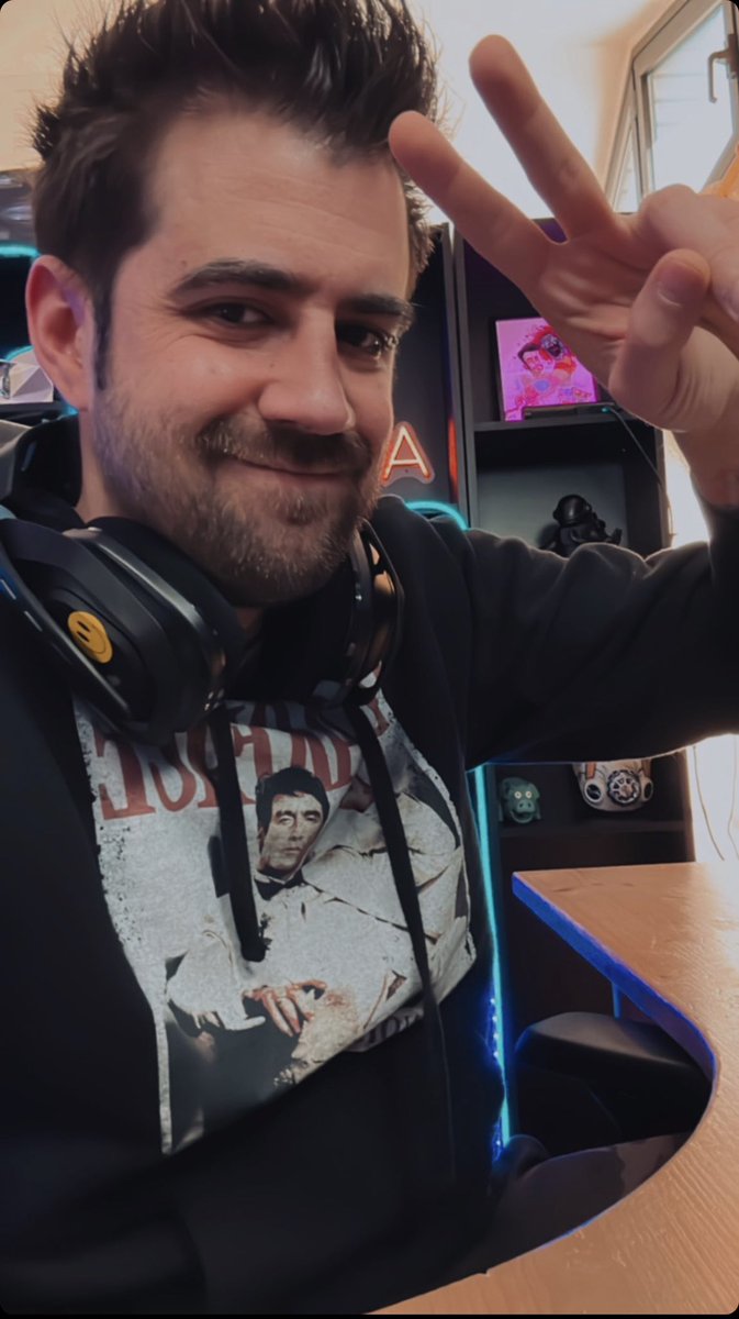 auronanemo's tweet image. 🌙~[ @auronplay ]~🌙

•~° Muchas gracias por el stream! Me encantó mucho el just chatting de hoy y el ready or not con los panas estuvo divertido. Me pareció entretenido el juego y me reí demasiado. Descansa y ten una bonita noche, te quiero Auron 🤍 °~•