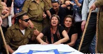 ابن عام ويوم ماعاده حوار امسا قعود
والهدن كل ما انتهت مدة زمنها جددوها 

ما هدفنا نجد ولا هو هدفنا ابنا سعود
الهدف صهيون لكنكم وقفتوا تفتدوها 

ابعدو نلعن جدف صهيون واحفاد القرود
والله ان ناخذ بثار الناس لي قد عبدوها
#الرزامي #عمان_تصنع_السلام_باليمن 
#مبارك_على_الرشيدى