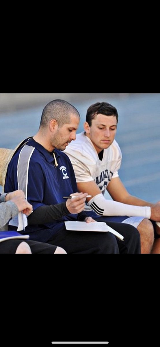 jakeconst08's tweet photo. Appreciation tweet for the best OC in Ventura county history 🙌🏼 true meaning of a great Coach! https://t.co/Na8TtgSZ4h