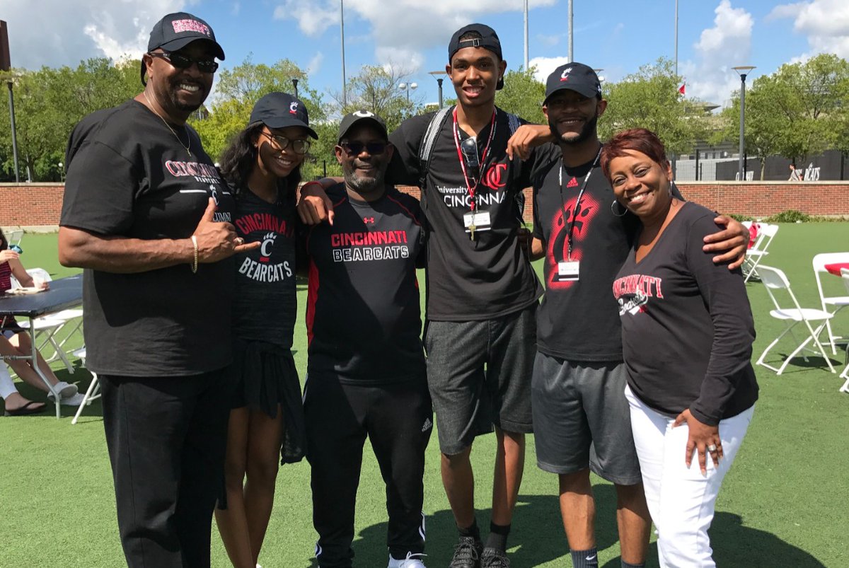 UC_CECH's tweet image. Happy National Siblings Day! Make sure you show your appreciation and love toward your siblings today.
.
#nationalsiblingsday #bearcatfamily #beabearcat #bethechange #collegestudent #universitylife