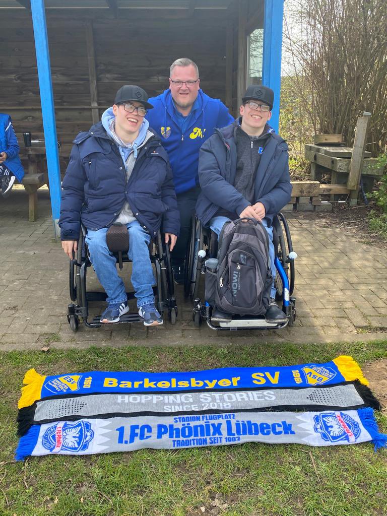 rollenderhsvfan's tweet photo. Flens Cup Meister der Meister Viertelfinale: Barkelsbyer SV gegen 1.FC Phönix Lübeck II (3:1)
#fussball #flenscup #viertelfinale #barkelsbyersv #phönixlübeckii #barkelsby #naturrasen #rasenplatz #montag #ostermontag #schals #hoppingstories #ostern #bilder #fotos https://t.co/RudRI0PAiM