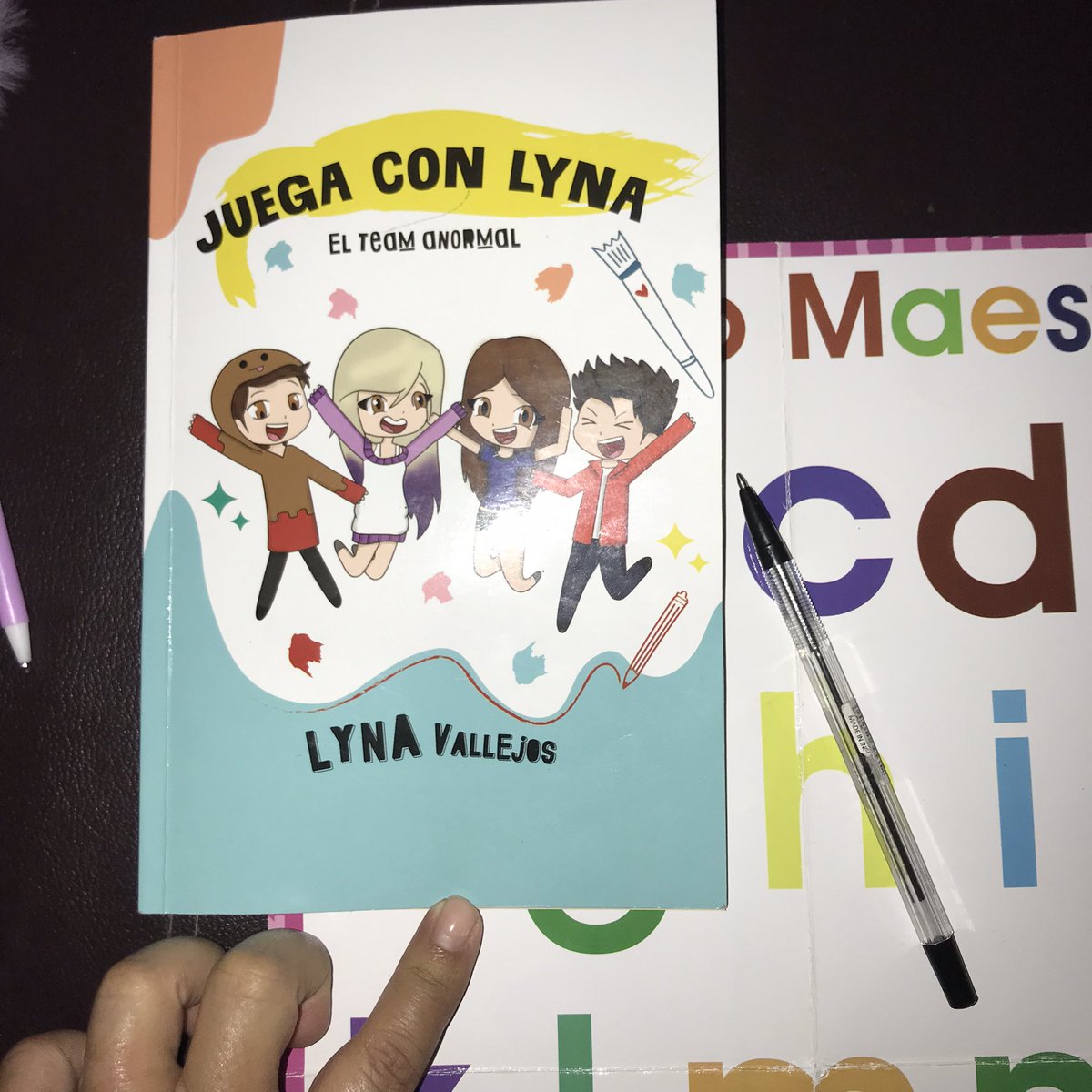 paulalolbeth's tweet photo. Hola Lyna, mi hija Paula Sofía es tu “fan #1” 😅❤️ acaba de comprar 3 de tus libros y los estamos disfrutando mucho, te envía alguna actividades de “Juega con Lyna” https://t.co/H39g06k3kM