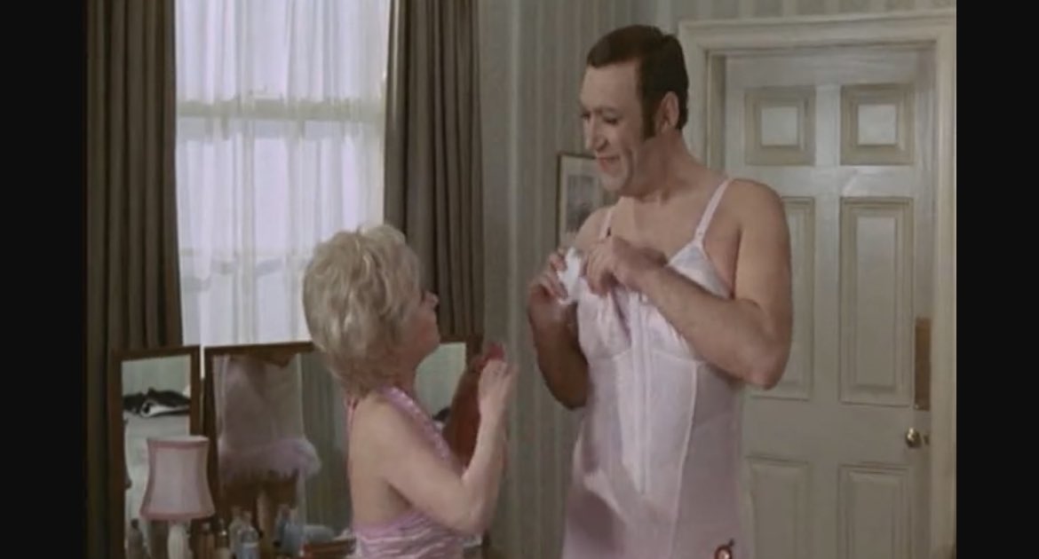 “I’ll do that! saucy!” #CarryOn #Girls