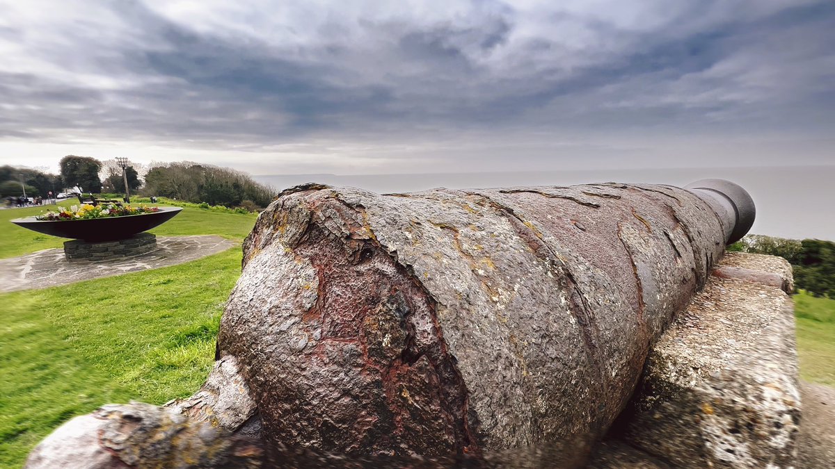 Gorgeous weather yesterday and I managed to take some shots at Whitstable. I wondered about the history behind this cannon.  #kent #visitkent #explorekent #whitstable #ukcoast #photography #visituk