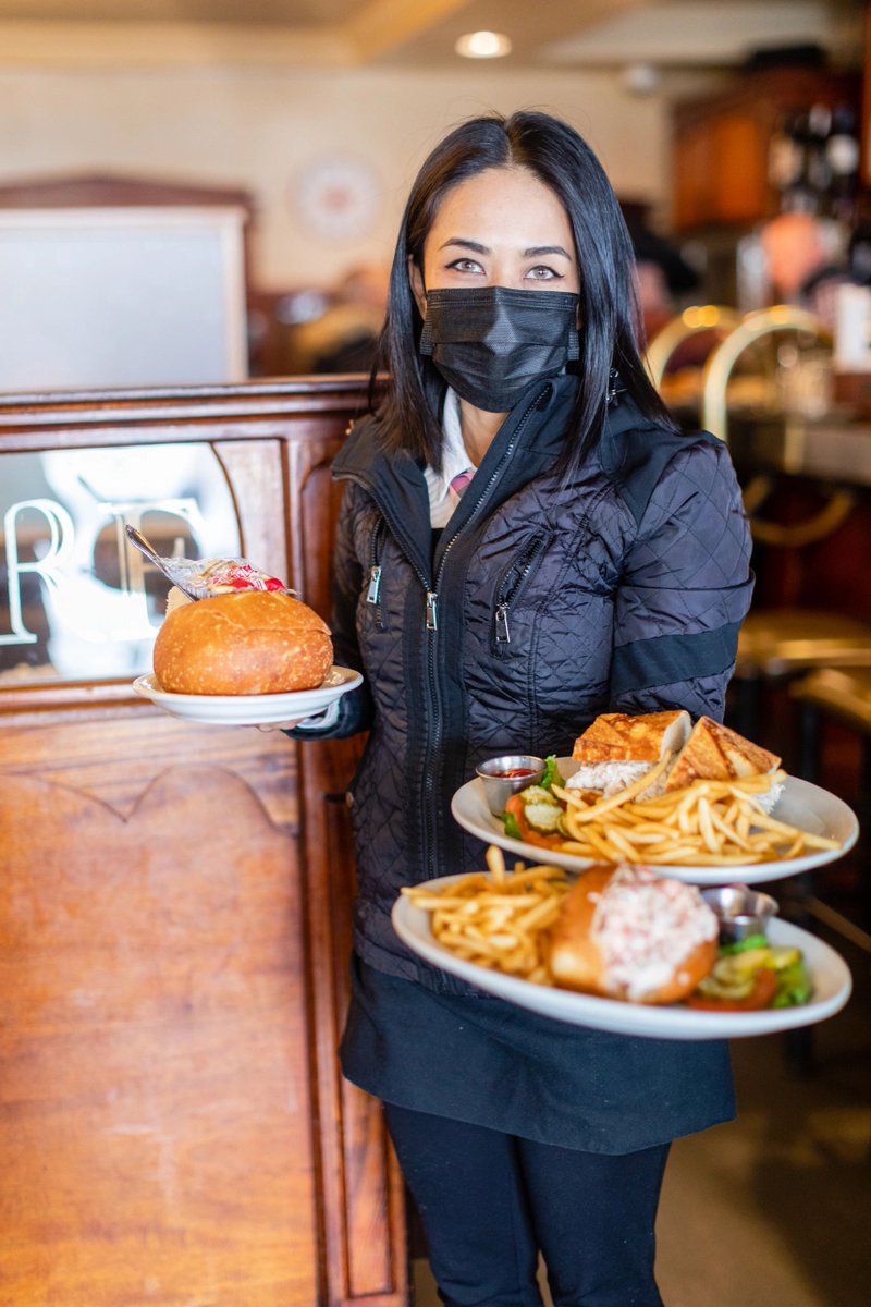 It may only be Monday, but we know how to make it feel like the best day of the week! Stop by Sabella & La Torre for a delicious meal that’ll get your week started off on the right foot. 👍 #SanFranciscoFood