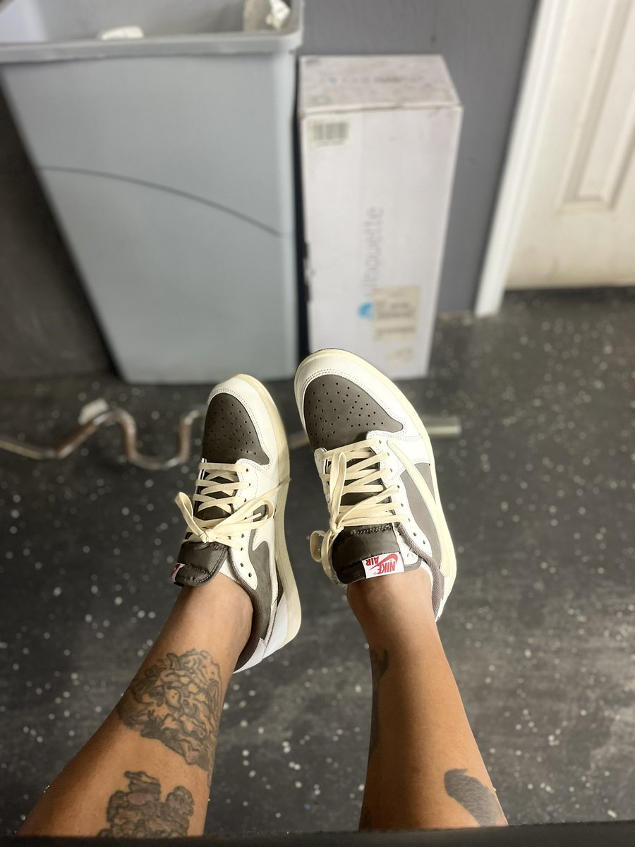 SevenPistolero's tweet photo. #onfeet #kotd #kicksoftheday #TravisScott #reversemocha #nike #jordan1low #og #retailhit #topshelfboyz @jmcopela1 https://t.co/oKXJ4Ss6Bm