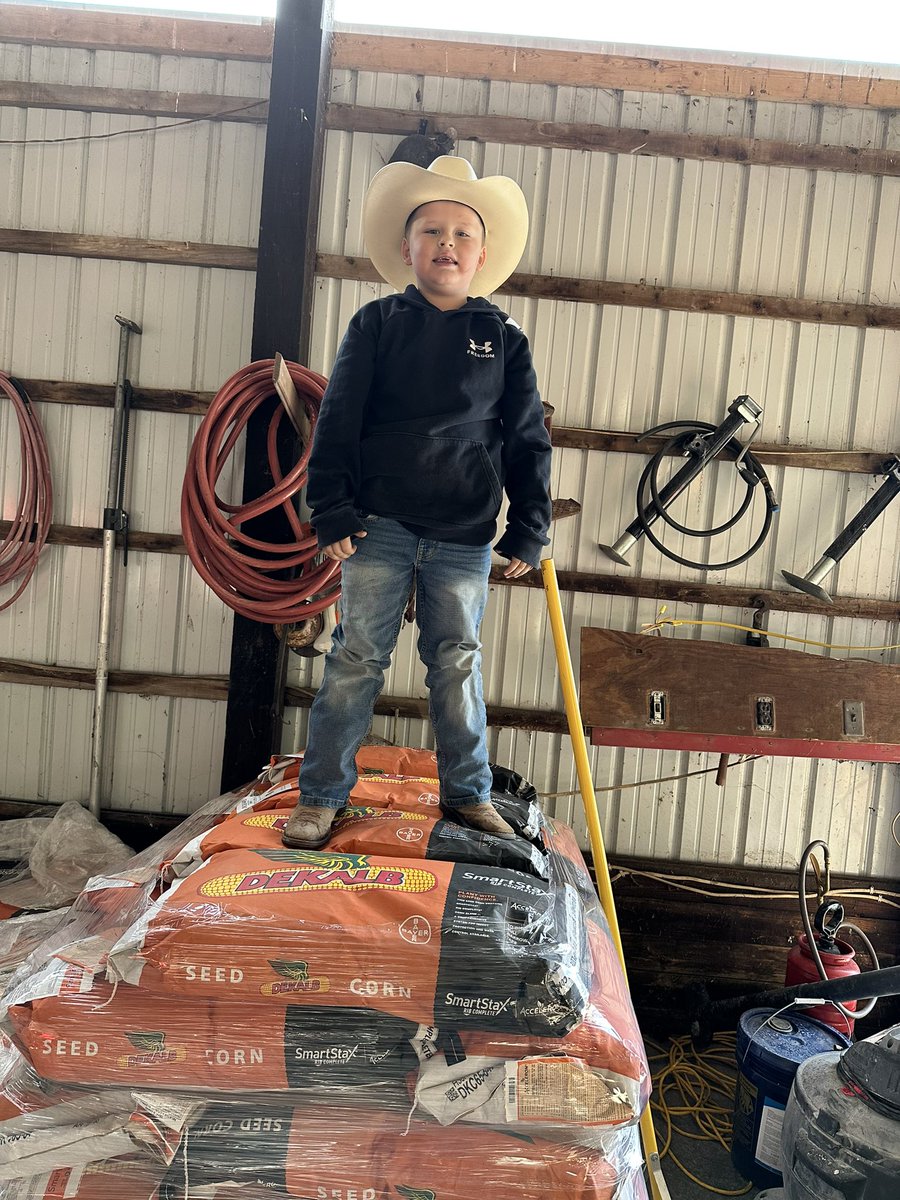 This boy is ready for #plant2023 

#AgTwitter #agfamily #farmkid #growingupinag