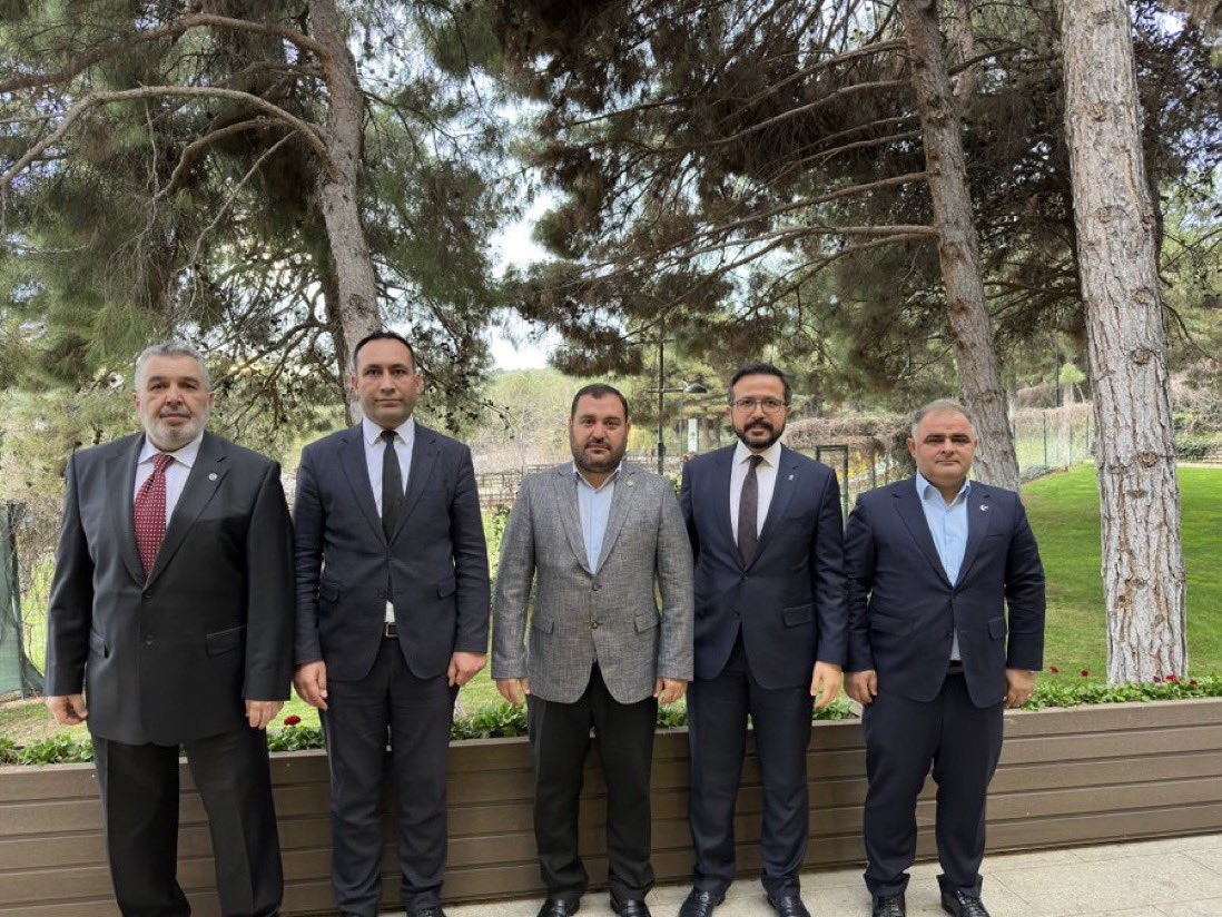 Cumhur İttifakı Mensupları olarak ;Milliyetçi Hareket Partisi,Büyük Birlik Partisi, Yeniden Refah Partisi ve Hüdapar Şehitkamil İlçe Başkanlarımız bir araya gelerek istişarelerde bulunduk  Rabbim birliğimizi ve beraberliğinizi daim eylesin inşallah 🤲🏻