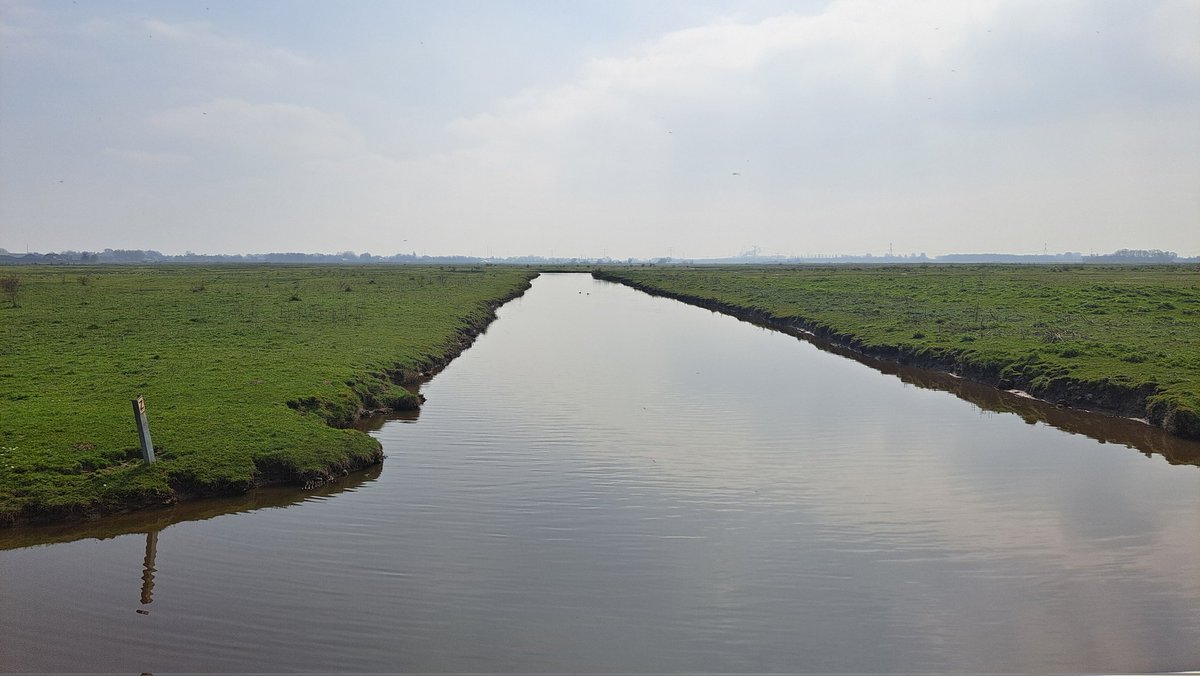 kobyjk's tweet photo. Een #geslaagd #paasweekend met mooi weer. Voor de #buien weer terug,  wel #rijplaten &amp; #krik nodig om weg te komen. Dank #lf13 voor de goede zorgen, dit is #klantenservice #genieten blijven we doen. Kleine #compilatie nog. https://t.co/tffXf9EKrN