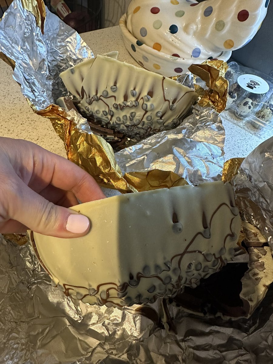 CreamCakesRock's tweet photo. As you can see both halves are identical. Looking online I think that’s incorrect? https://t.co/akkBs4HaSU