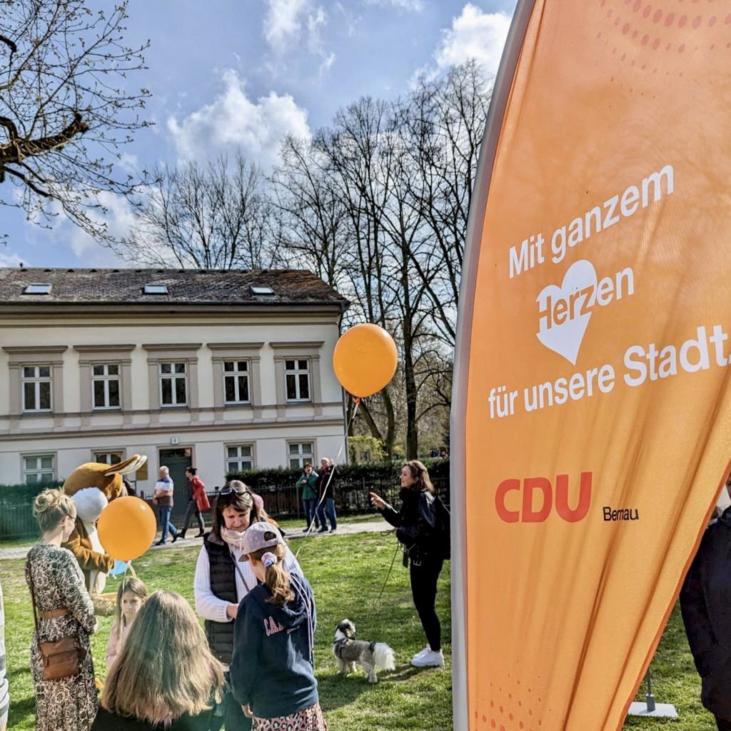 Der Stadtpark tanzt, die Sonne lacht - das hat die CDU gemacht!

Danke an alle, die heute mit uns gemeinsam so viel Spaß beim Großes Ostergewusel im Stadtpark hatten. Mehr als 150 Ostereier wurden gesucht und gefunden, darunter drei goldene Ostereier für die Hauptpreise.