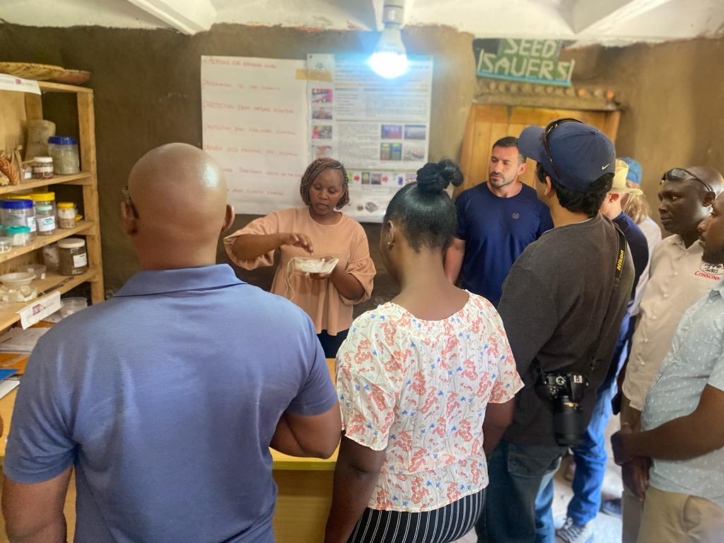 TerraFund for #AFR100 team in the Greater Rift Valley of #Kenya ! What an exciting start of the week!

If your organization restores land in this landscape, apply today for $50000-$500000 USD: 👉bit.ly/3MfjOhO