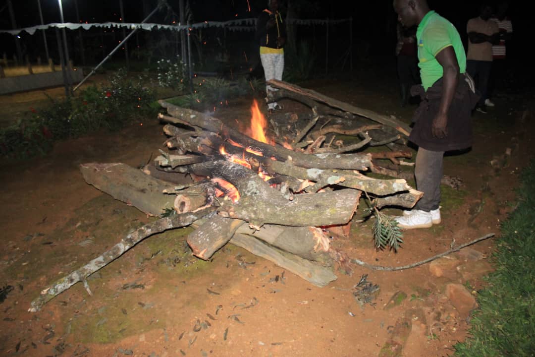 None 10.04.2023 <a href="/GashoraBugesera/">Umurenge wa Gashora - Akarere ka Bugesera</a> turi mu ijoro ryo #Kwibuka29 Jenoside yakorewe Abatutsi 1994, mu rwego rwo kwibuka Abatutsi 5194 bashyinguye mu Rwibutso i Gashora. Kuwa 11/04/2023 umunsi wo #Kwibuka29 Abatutsi bazize Jenoside mu cyahoze ari #Gashora hazashyingurwa imibiri itatu.