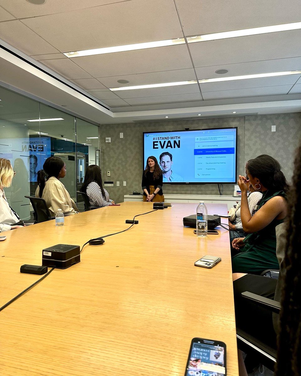 MIZZOUiCOM's tweet photo. Goodness, it was a writer’s dream to meet with @AllisonPohle at @WSJ! With our time at the company, we were able to learn quite a bit about the corporate setting and the specific type of reporting that Allison does. It was such an interesting conversation! https://t.co/qqYyq3E8Eb