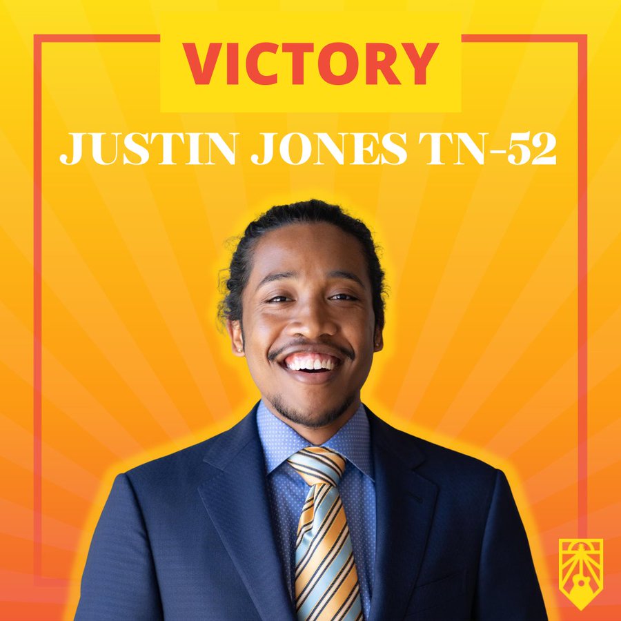 donkoclock's tweet photo. BREAKING NEWS - POLITICO/NBC  Justin Jones has the votes and WILL be reinstated back to the Tennessee House!

Republicans fail to silence Gen Z! 

Drop a 💙 for @brotherjones_ &amp; share ♻️to proudly show your #Blue affiliation

I want everyone to follow you ❤️

#TennesseeThree #TN3 https://t.co/yubXrFoKRX