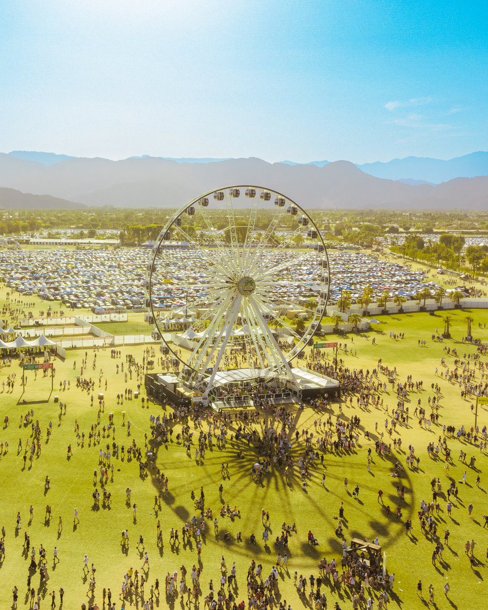 coachella's tweet image. 세계의 정상
Cima del mundo
Le sommet du monde
Top of the world