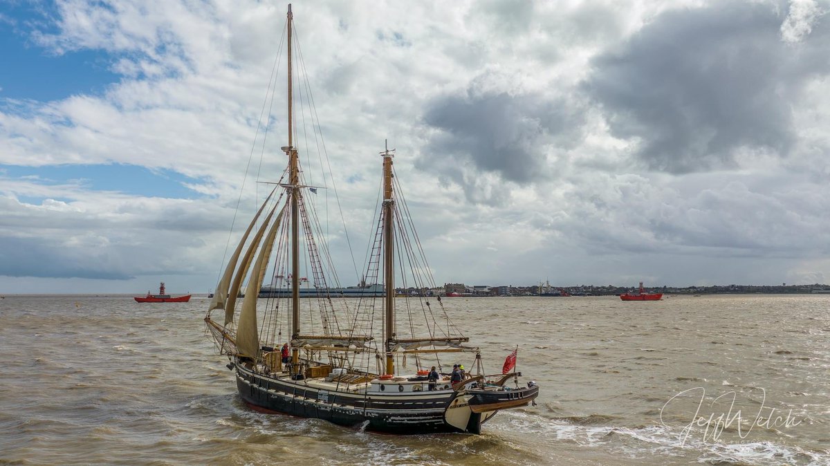 #CirdanSailingTrust’s “Queen Galadriel” in the River Orwell 
10th April 2023 
cirdantrust.org/queen-galadrie…
Pictures taken by and shared with the permission of #jeffwelch #jwshippingphotography
#havenports #hpsuk #felixstowe #harwich #ipswich #mistley #queengaladriel #sailtraining