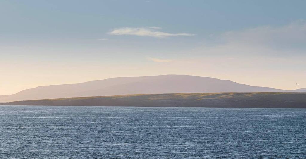 Rousay rising up in the distance
.
.
.
#orkney #island #islandlife #rousay #seascape #landscape #scotland #coast #sunset #travel #photography #picoftheday #xpan #fujifilm instagr.am/p/Cq3odVyosUp/