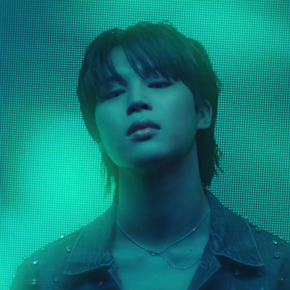 chartdata's tweet photo. #Jimin's "Like Crazy" spends a second week at #1 on the Digital Song Sales chart. It becomes his longest running #1 hit. https://t.co/PsZXIXOXpe