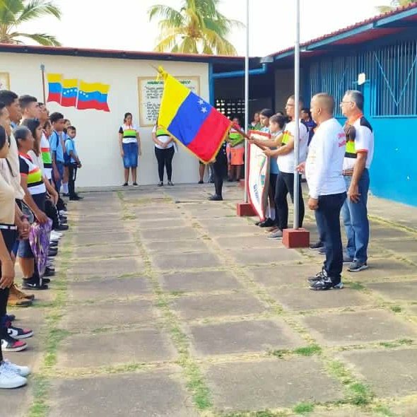 b_beroes's tweet photo. *L.B. GERMÁN FLEITAS BEROES* ACTO CÍVICO, REUNION CON LOS COORDINADORES PEDAGÓGICOS GIRANDO ORIENTACIONES PARA EL 3ER MOMENTO PEDAGÓGICO ✨🇻🇪✨ @Alexander3Yonny @ZEGuarico @REDCIRCUITAL07 @Pedrojimenezuet @eliaszurita @MPPEDUCACION @GuaricoMppe https://t.co/olPIBMZnSV