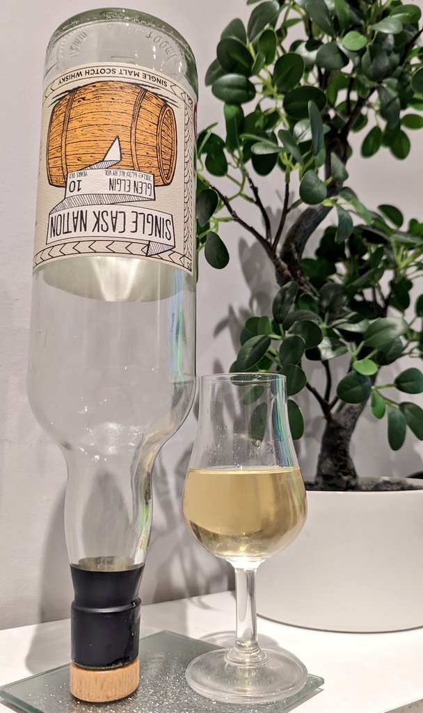 Killing off this <a href="/OneNationWhisky/">OneNationUnderWhisky</a> Glen Elgin tonight- very drinkable and full of flavour even if it is a whacking great 62.3% 😍 #bottlekill