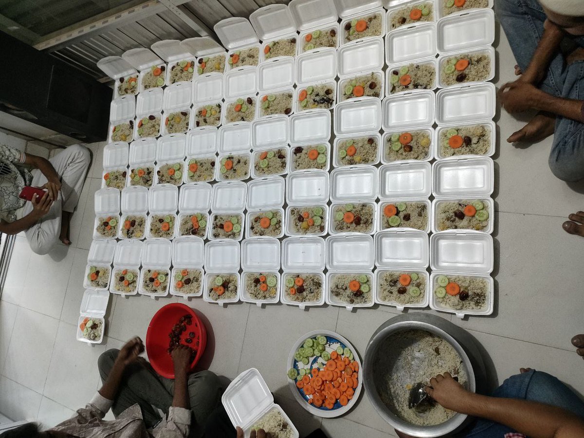 Prafulla_BD's tweet photo. Kaliakair Helpline & Prafulla Volunteer's Iftar Distribution Project 18th Day. (Shafipur Bazar, Gazipur, Bangladesh)
#RamadanMubarak2023
#RamadanKarim
#RamadanMonth
#RamadanMoments
#Iftar #PrafullaBD
#RamdanGifts #Ramazan #SupportHumanity #PeaceForAll
#২৩_টাকার_ইফতার_চ্যালেঞ্জ https://t.co/CaaPz1UIxD