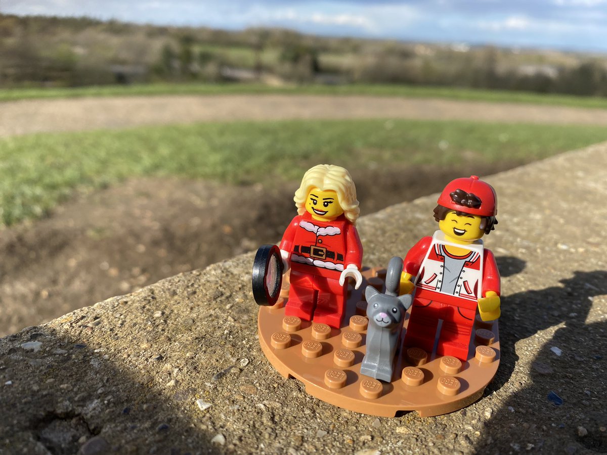 It’s been a while…but we’ve finally got somewhere to stand! Hanging out in a very windy #CampbellPark in our hometown today was lots of fun! 🌬️🍃🌿🌳 #TinySAndT #Lego #Legominifigures #MiltonKeynes