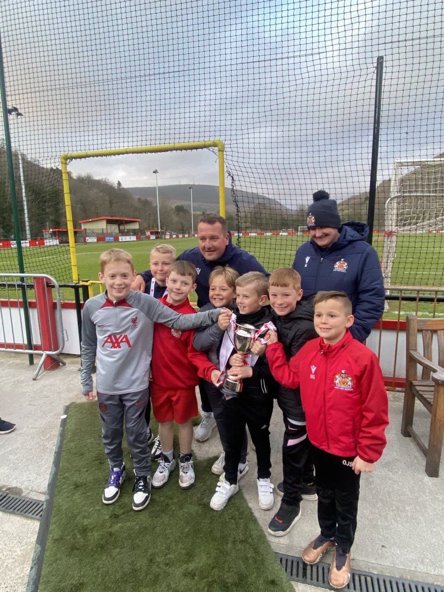 Thank you <a href="/kendscoach/">Lee Kendall</a> for making their day 🙌🏼🏆⚽️💛💙 <a href="/BarryTownUnited/">Barry Town United</a> <a href="/BTUAcademy/">Barry Town United Academy</a>