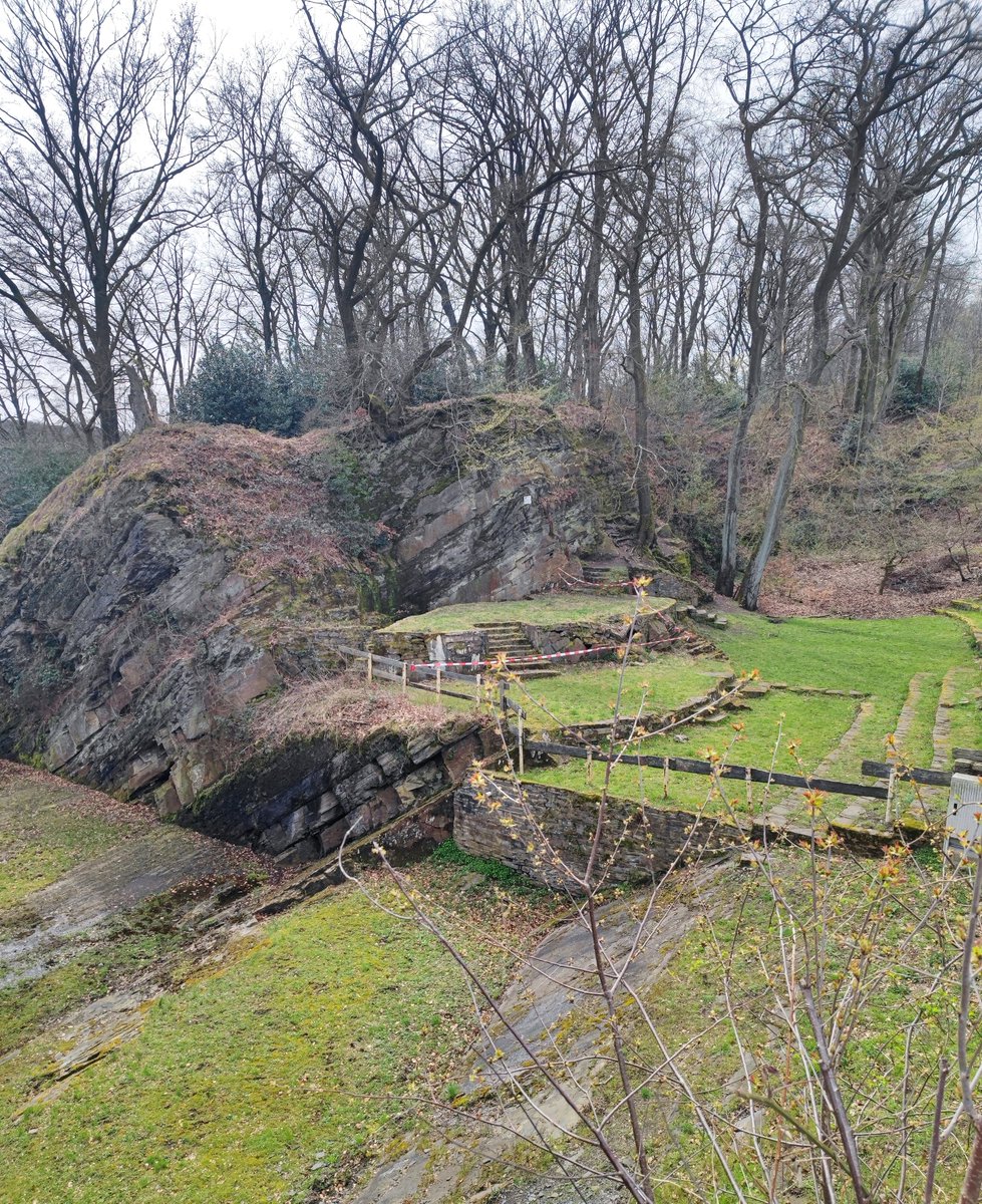 TeufelzWerk's tweet photo. Mit meinem Kumpel Frank auf der #Isenburg in #Hattingen, ca. im #Jahr 1200 gebaut, wurde allerdings zerstört und in den 1960er Jahren wurden - unter anderem von einer Schülergruppe - die Ruinen wieder freigelegt.
In dem kleinen Amphitheater habe ich schon mal #Musik gemacht 😀🌞 https://t.co/BXiTpncRTf