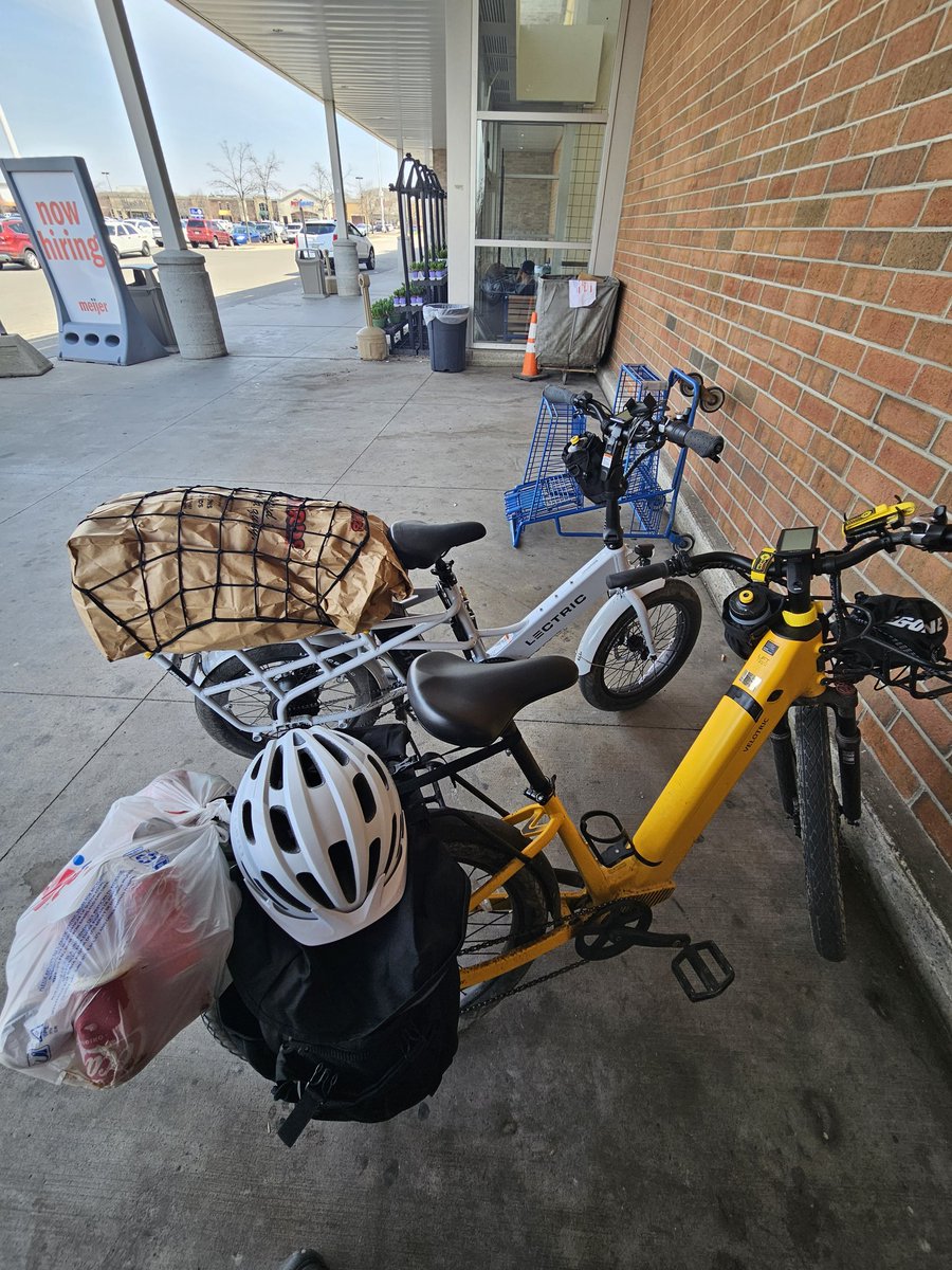 Day 10 was a trip to the grocery store to return bottles discovered during garage spring cleaning. #30DaysofBiking #30dob_Detroit #ebike