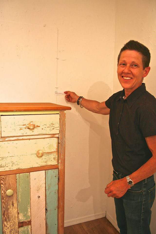 grayjaynine's tweet image. My bff: happy, healthy. 2nd pic is months b4 she passed from lung cancer in  2020. It's unfathomable to deny any person access to vaping products which can help ppl quit smoking &amp;amp; prevent the end my friend met. These pics remind me to keep fighting, to be heard, to not give up.