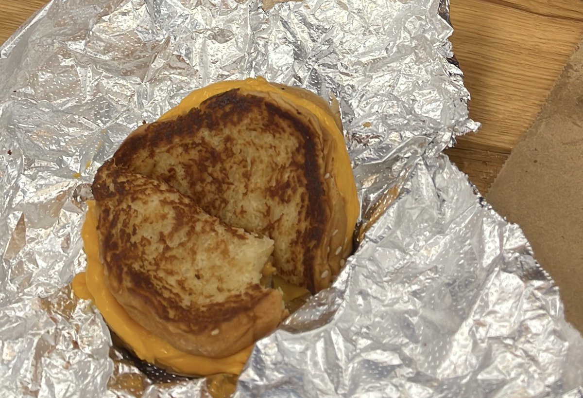 HelenChubb's tweet photo. Not what I’d call a grilled cheese - disgusting https://t.co/bbFsgEiIlm