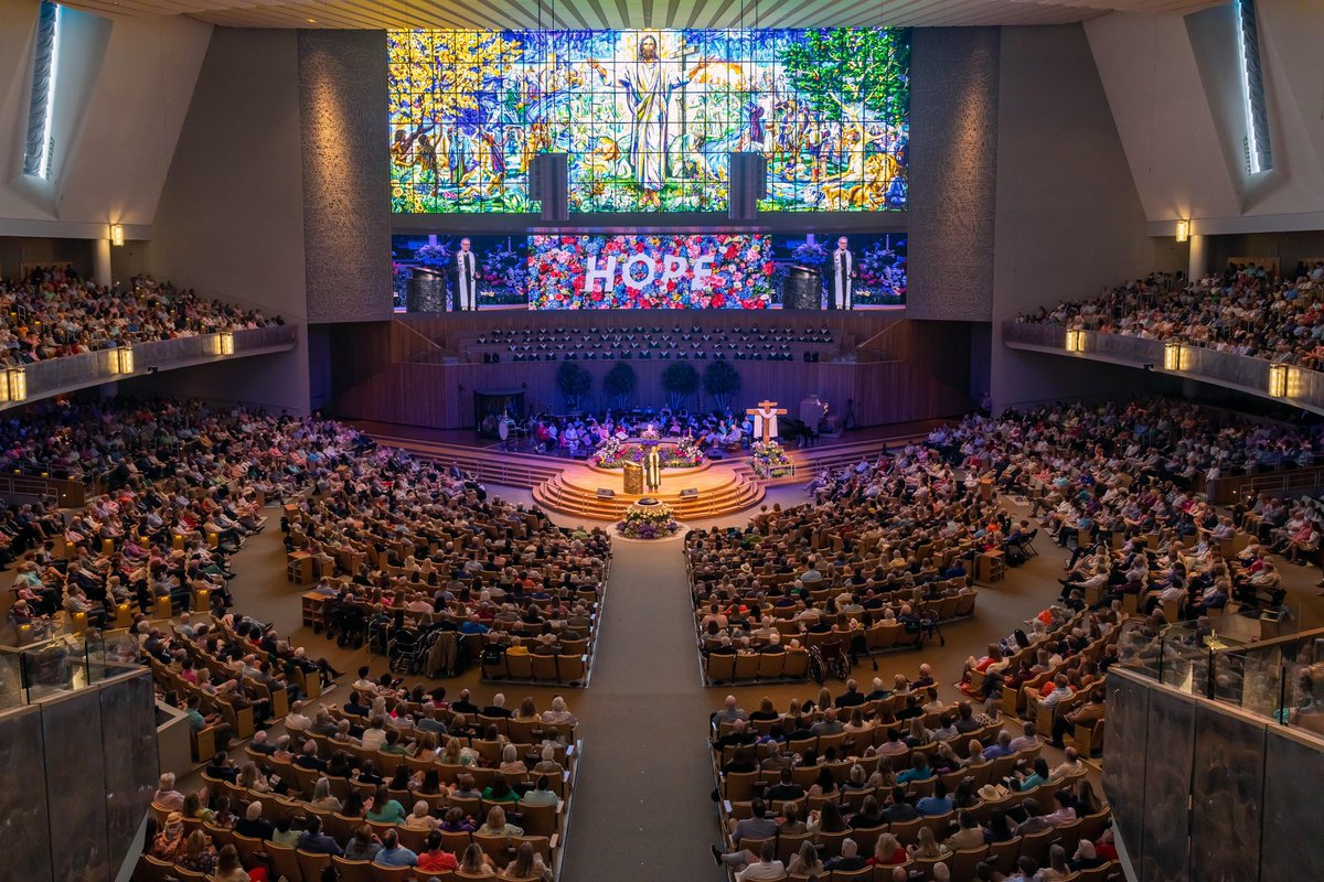 RevAdamHamilton's tweet photo. Thank you to all of our amazing volunteers and committed staff who made Easter worship happen at our six KC locations and online and TV. And to all who joined us for worship, with some driving quite some distance! It was an exciting and hope-filled day of worship! https://t.co/suW7CPvsiu