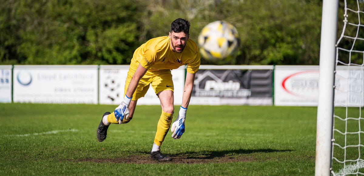 RRFC_1971's tweet photo. Goalkeepers’ Union.

In a 7 goal match you might not believe it but both keepers made some fantastic saves.

Connor Hunt @RRFC_1971 
@OliverLeslie @Biggleswadeutd 

Pics from Super Charlie Carter📷

@Ollie_Bayliss @CatlingCarl @NonLeagueCrowd https://t.co/qAIUCoHfxD