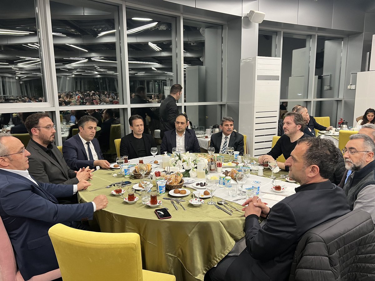 avtalhatayfur's tweet photo. Mv. Adaylarımız @nurettinalan1 Bey ve @AliYazli_ Bey ile birlikte Eğitim-Bir-Sen İstanbul 4 No’lu Şube’nin iftarına misafir olduk.
@osmannnurika
@ismet_ozturk
@bekiraksu58 https://t.co/1zCq2RkLKn