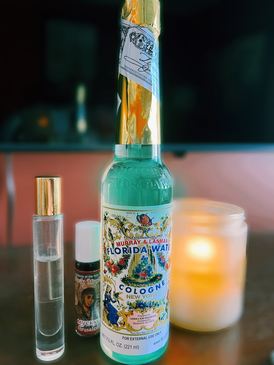 Cyndancer's tweet photo. Alright Latin Twitter ( Specifically my Boriqua familia),
Who knows what this bottle is and what it’s used for?!?
@V_Vico_Ortiz I KNOW YOU KNOW THIS! 🇵🇷
Bonus points of you can describe the smell or have a memory with this stuff!
#puertoricaña #floridawater #latintwitter https://t.co/srSra4zNLk