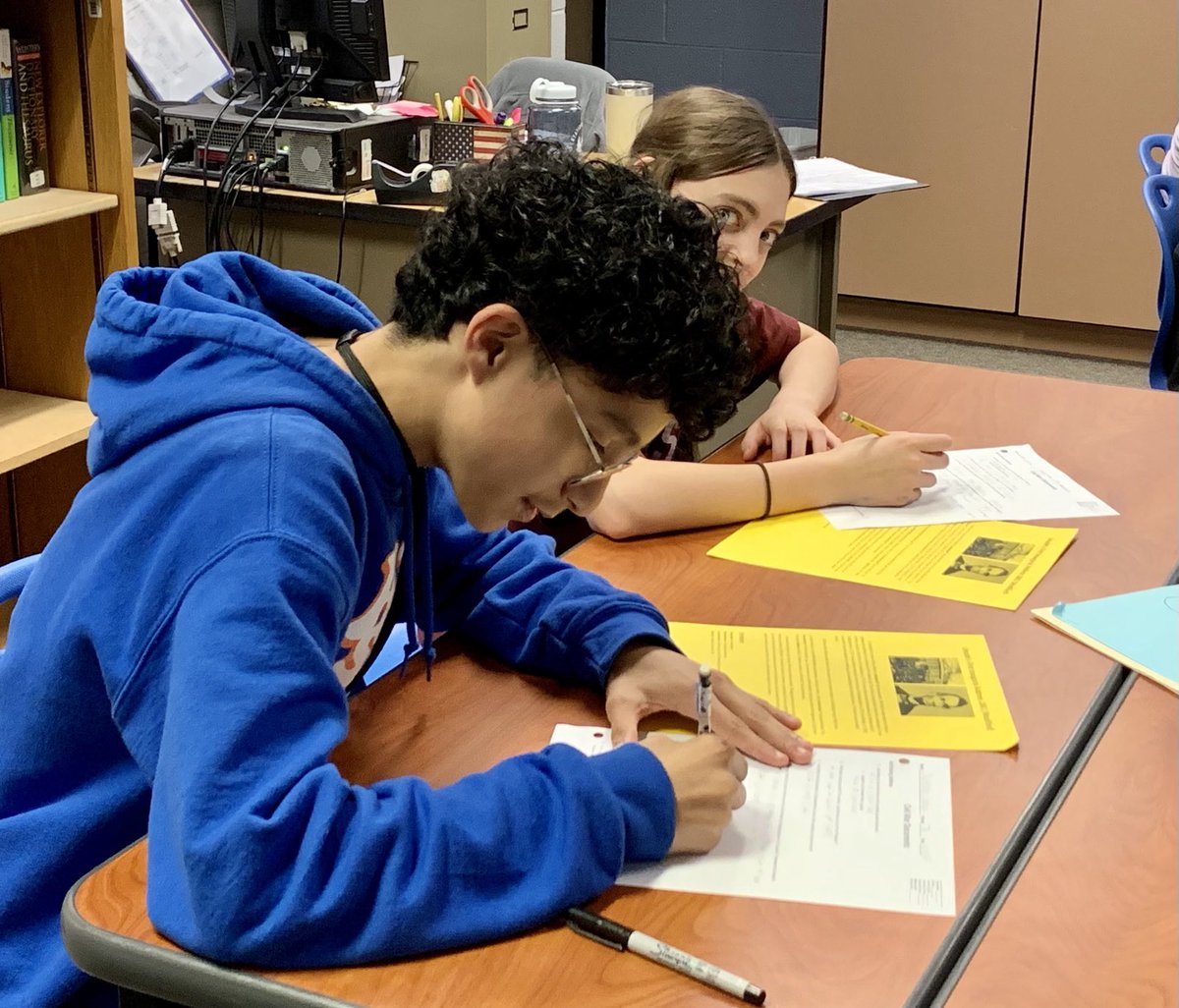 Document analysis is vital to understanding history. Using a micro-text strategy, students examine bite-size chunks of primary sources to gain a better understanding of the Civil War. #ThinkingLikeAHistorian ⁦@humble_SocSt⁩ ⁦@HumbleISD_AMS⁩ ⁦@edcoach_justin⁩