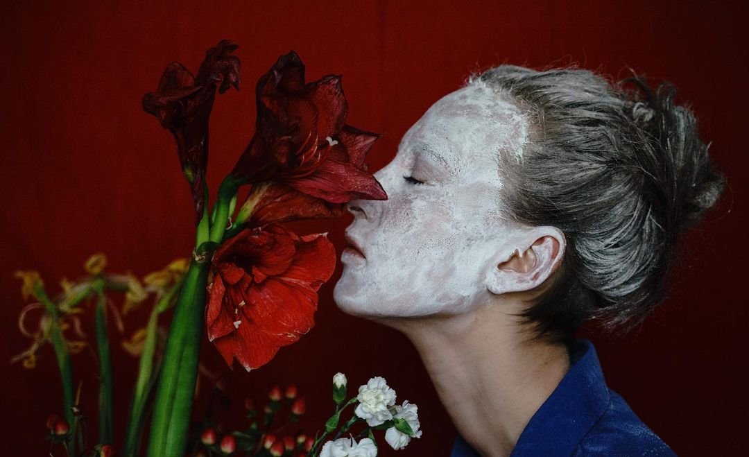 In my collection 👀🫀

◀️"Red is the symbol of love" by @Lucky_of_Oau 

▶️"red smell" by <a href="/statistart/">stacey</a>
