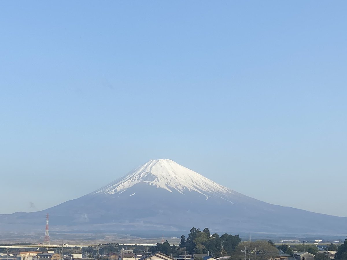 sousi526's tweet photo. おはようございます🎵
南の方は曇ってるけどこの辺は晴れてます、気温11.7度だけど風が強く寒いです！
予報は昨日よりも少し風が強くなる予報、今日も屋根の上は無理かなぁ💦

今日も元気に行きましょう😊 https://t.co/srtzvXz3Jl