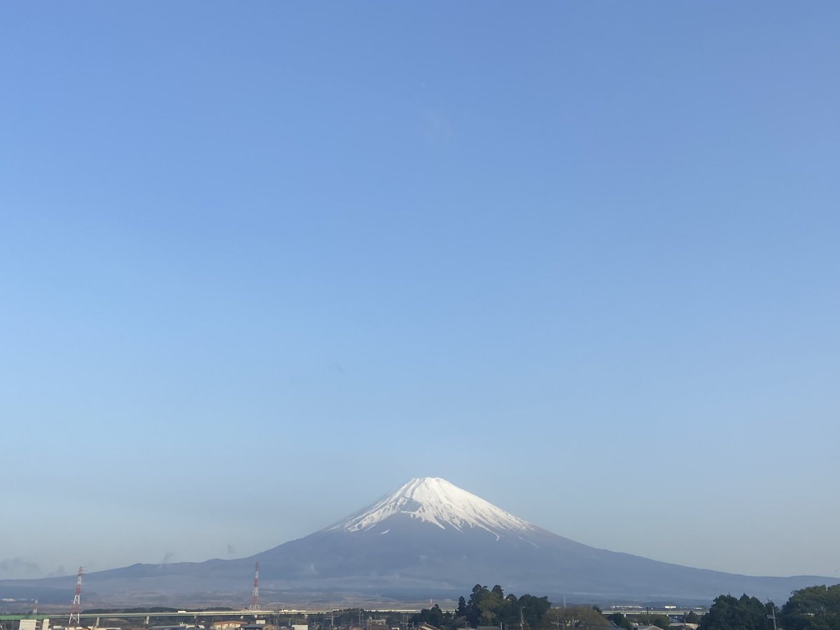 sousi526's tweet photo. おはようございます🎵
南の方は曇ってるけどこの辺は晴れてます、気温11.7度だけど風が強く寒いです！
予報は昨日よりも少し風が強くなる予報、今日も屋根の上は無理かなぁ💦

今日も元気に行きましょう😊 https://t.co/srtzvXz3Jl